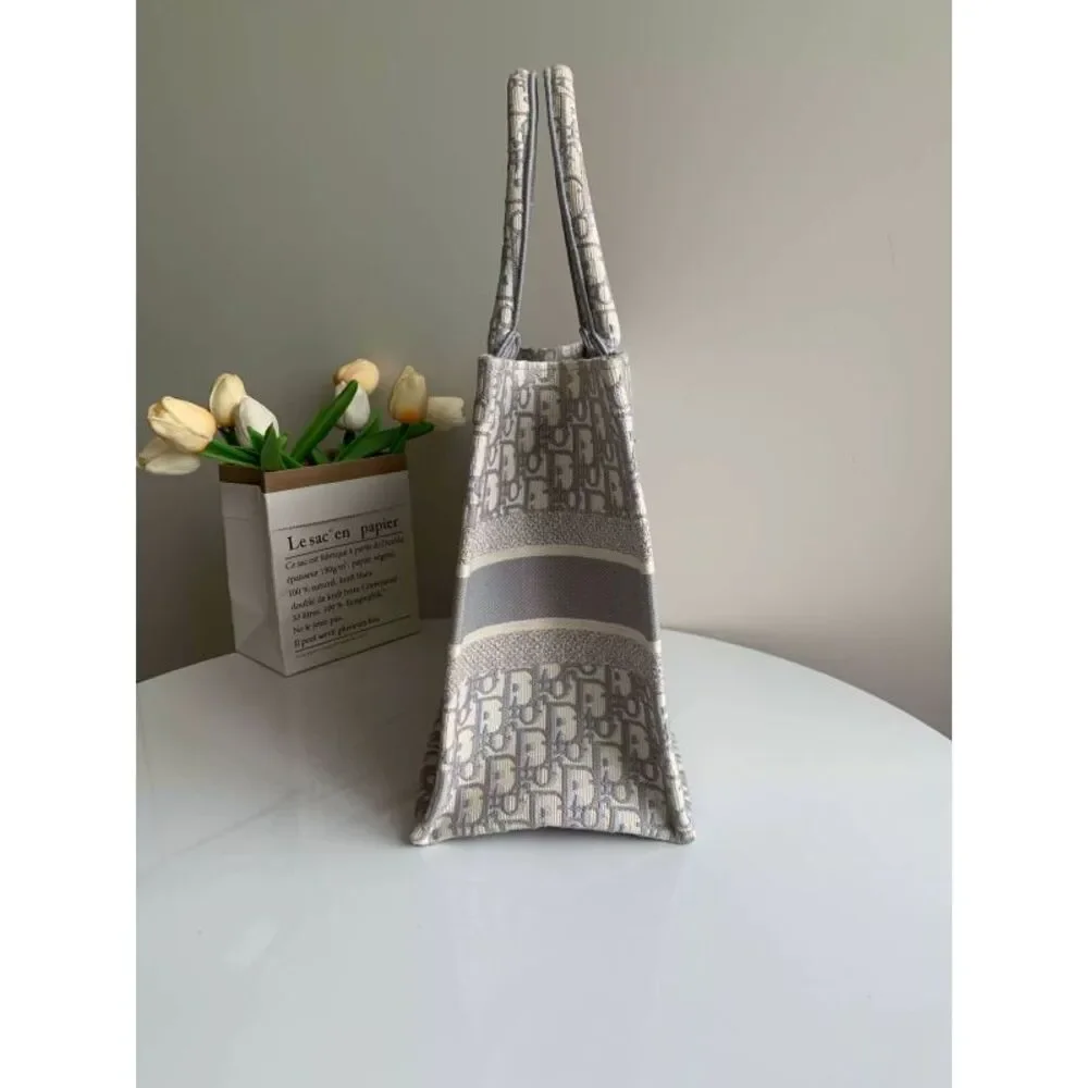 Dior Women Pre-Loved Bag Very Good Condition - Picture 3 of 9